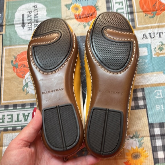 Ellen Tracy Scottie Yellow Leather Moccasin Mule Size 7.5 - Picture 9 of 10
